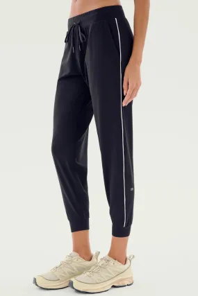 Airweight Jogger 7/8 with Piping