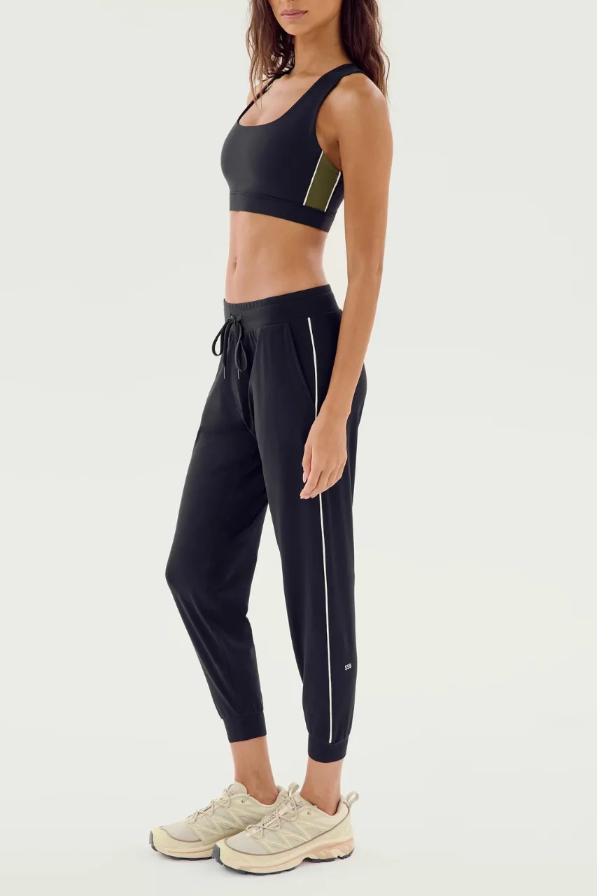 Airweight Jogger 7/8 with Piping