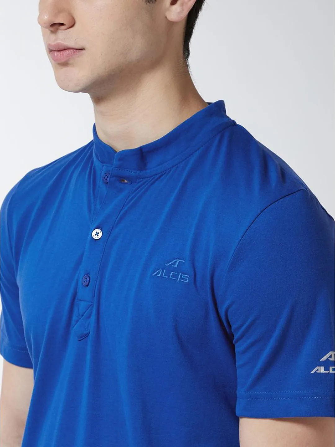 Alcis Men Blue Solid Mandarin Collar Yoga T-shirt