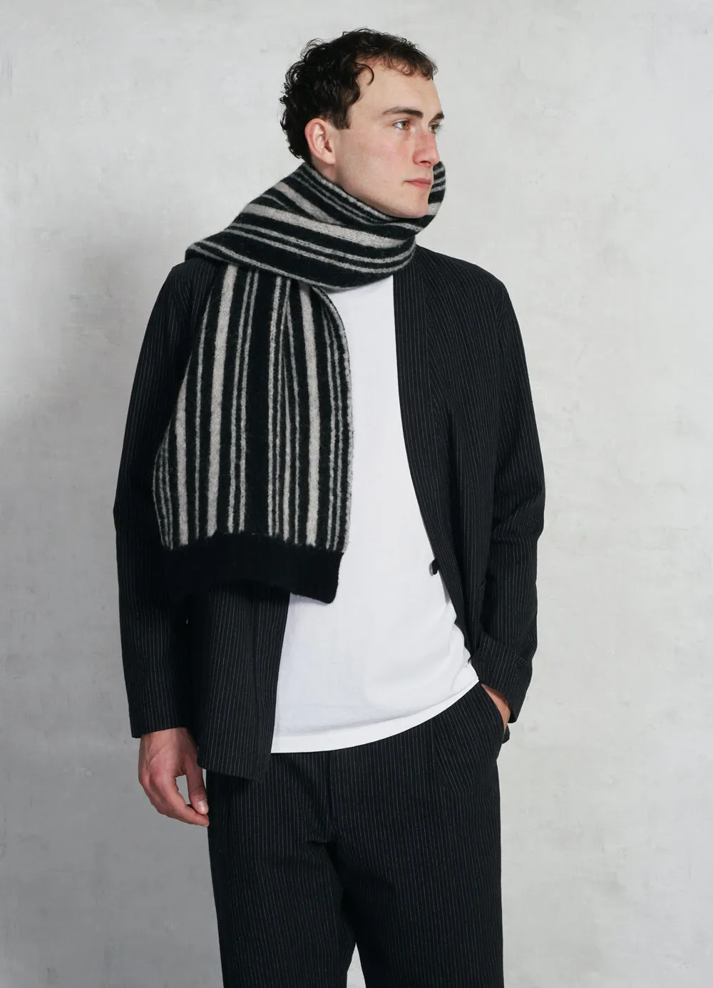 BARTH 28-09-9 | Knitted Jacquard Scarf | Barcode