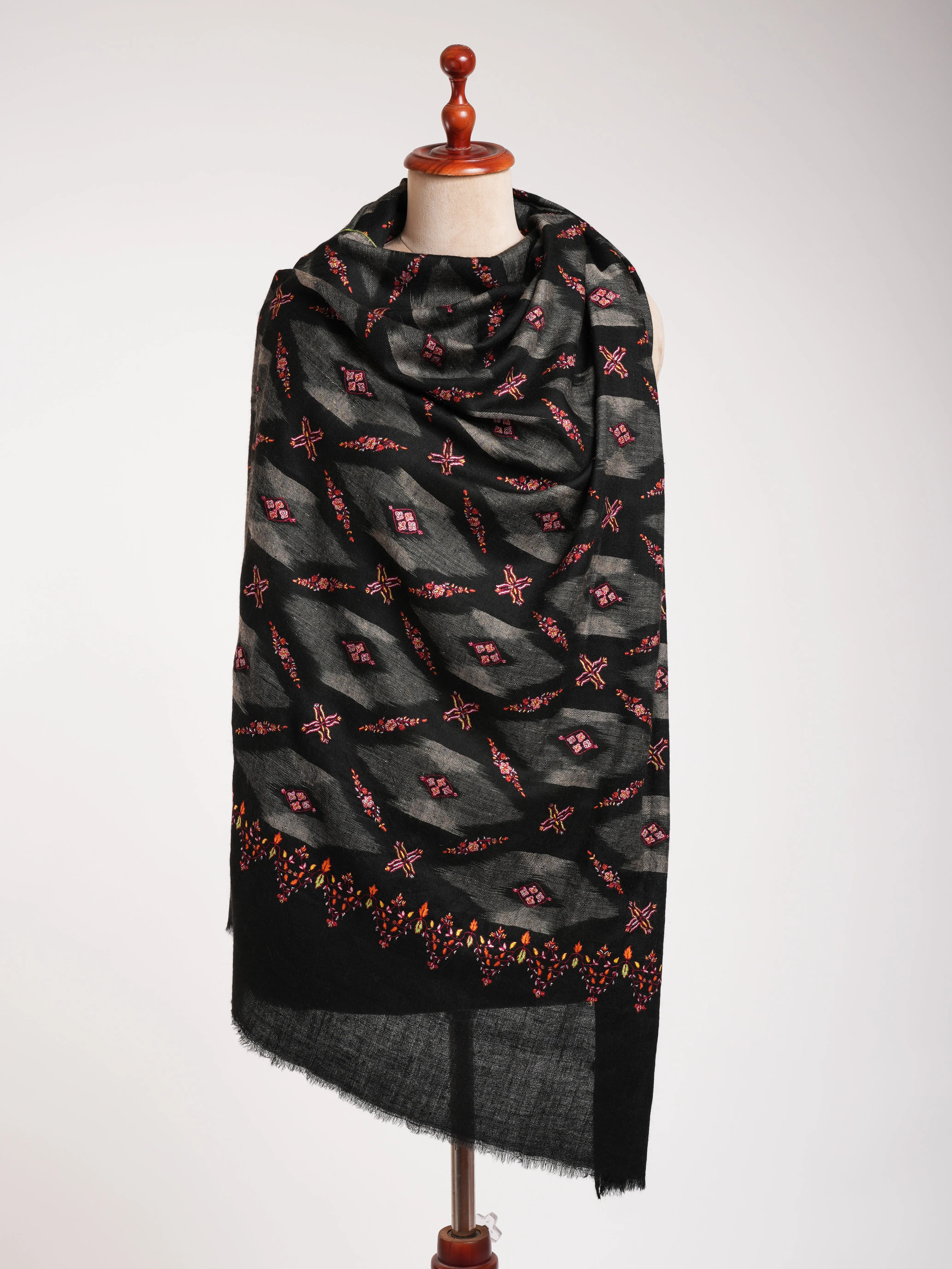 Black Sozni Embroidered Kashmiri Pashmina Shawl