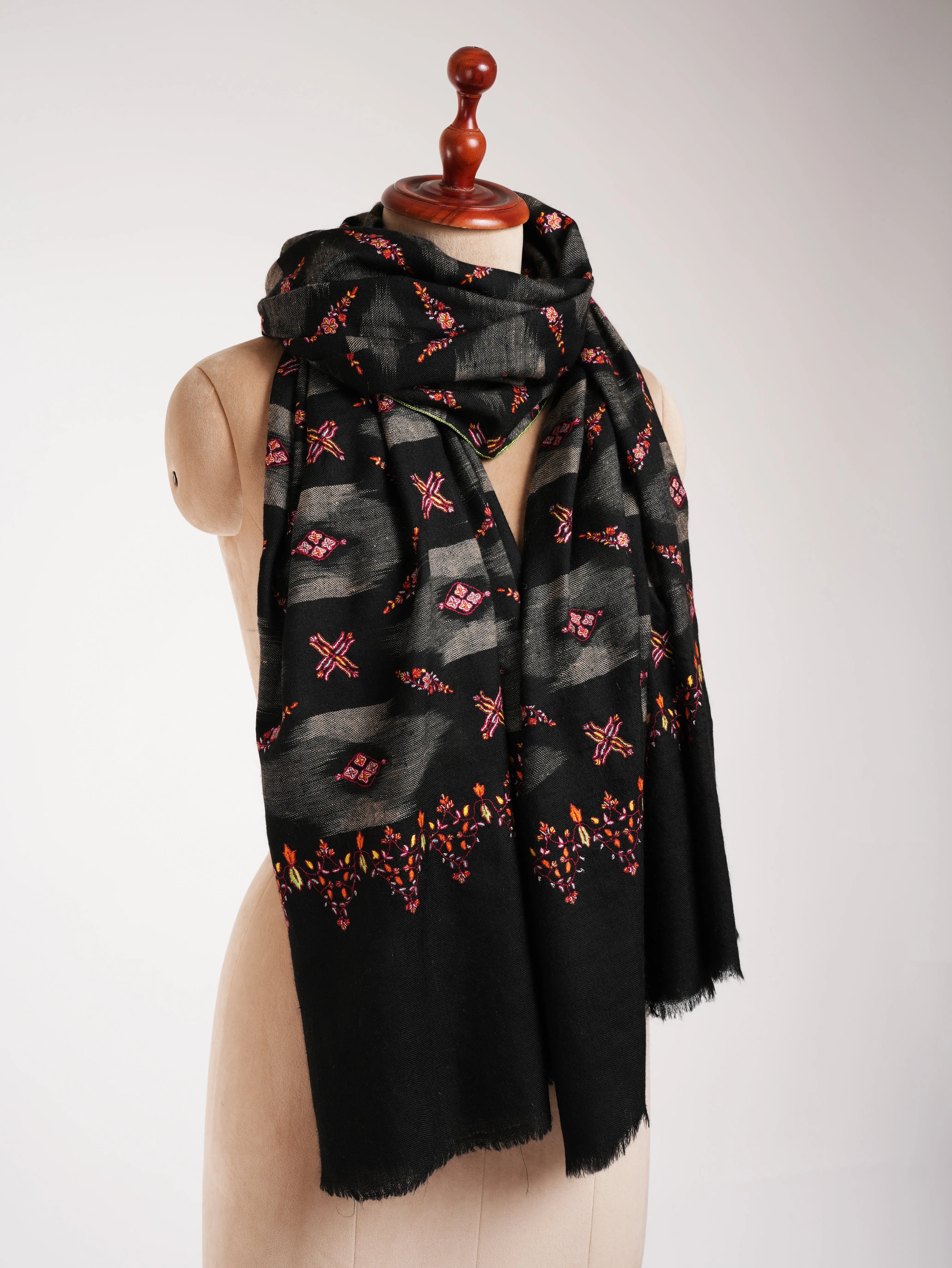 Black Sozni Embroidered Kashmiri Pashmina Shawl