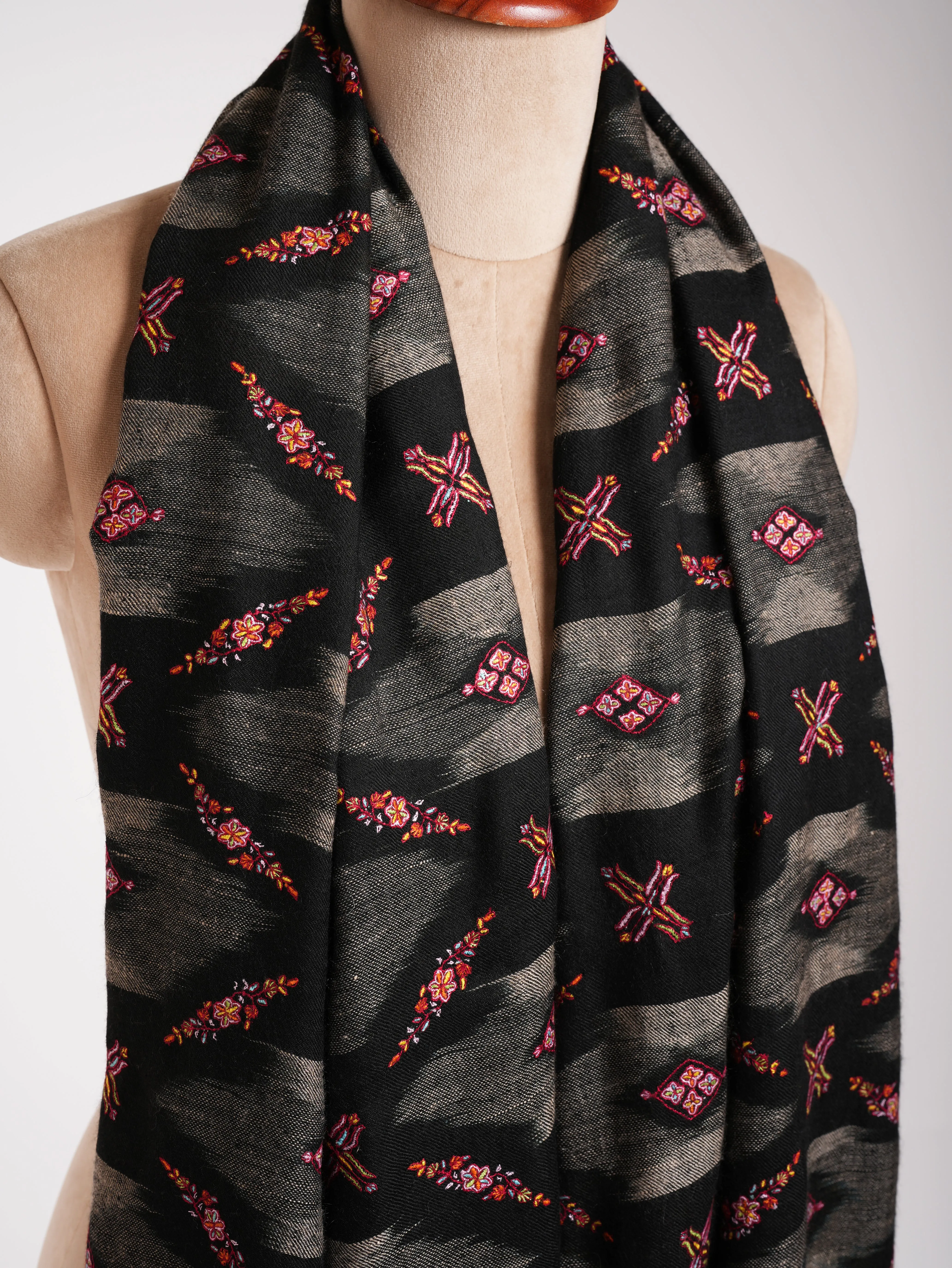 Black Sozni Embroidered Kashmiri Pashmina Shawl