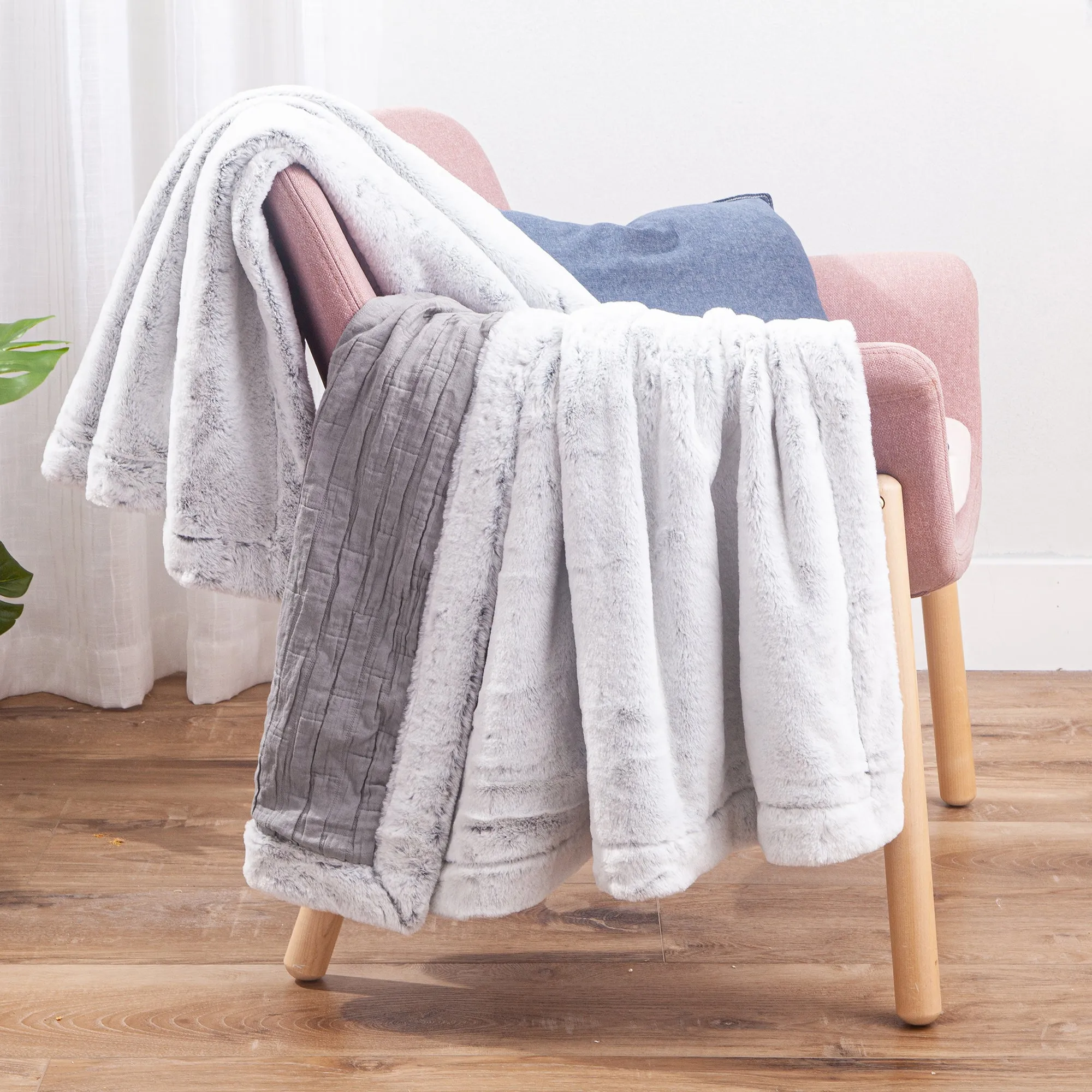 Down Linens Matelassé Throw