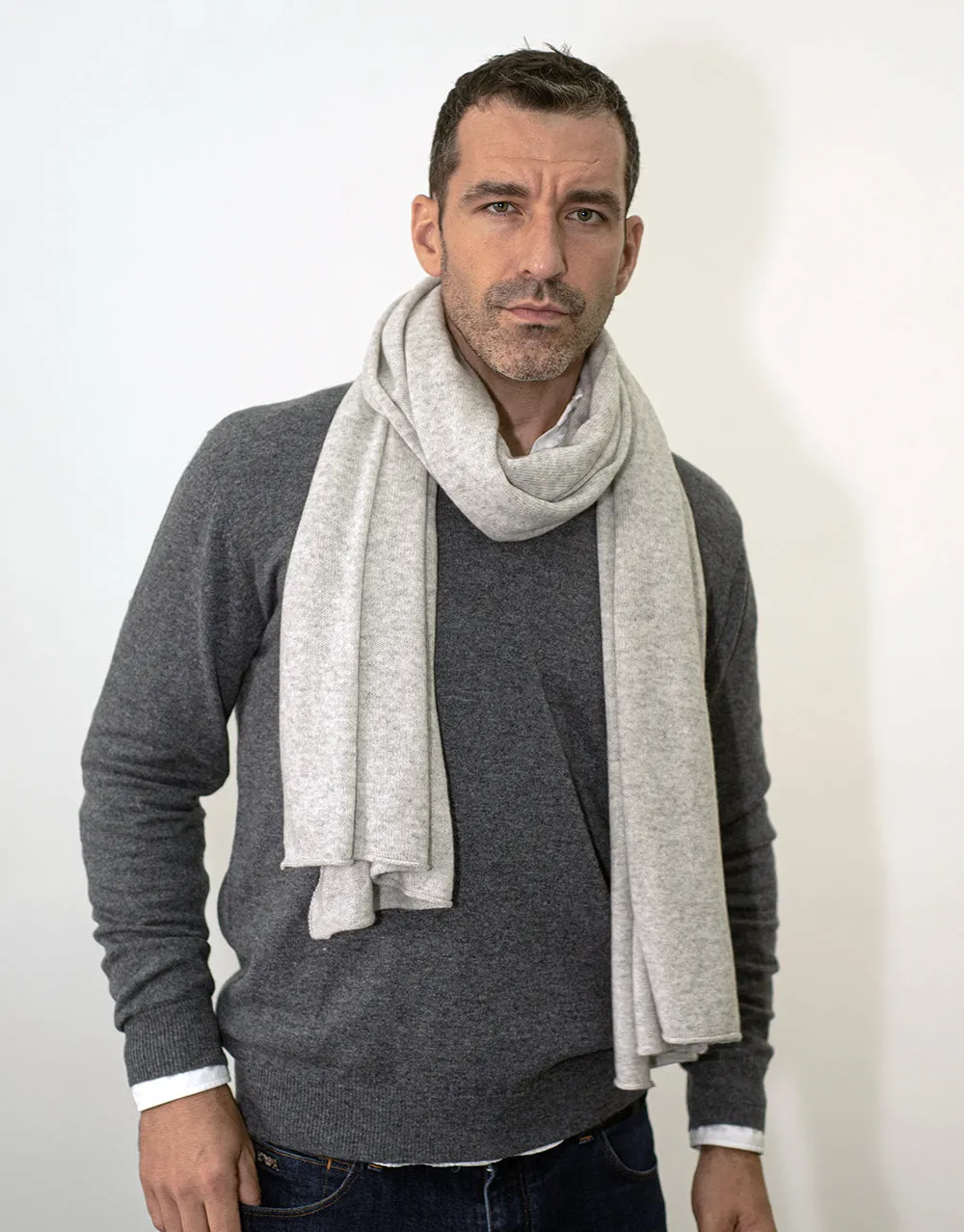 The Soft Cashmere Scarf in Platinum